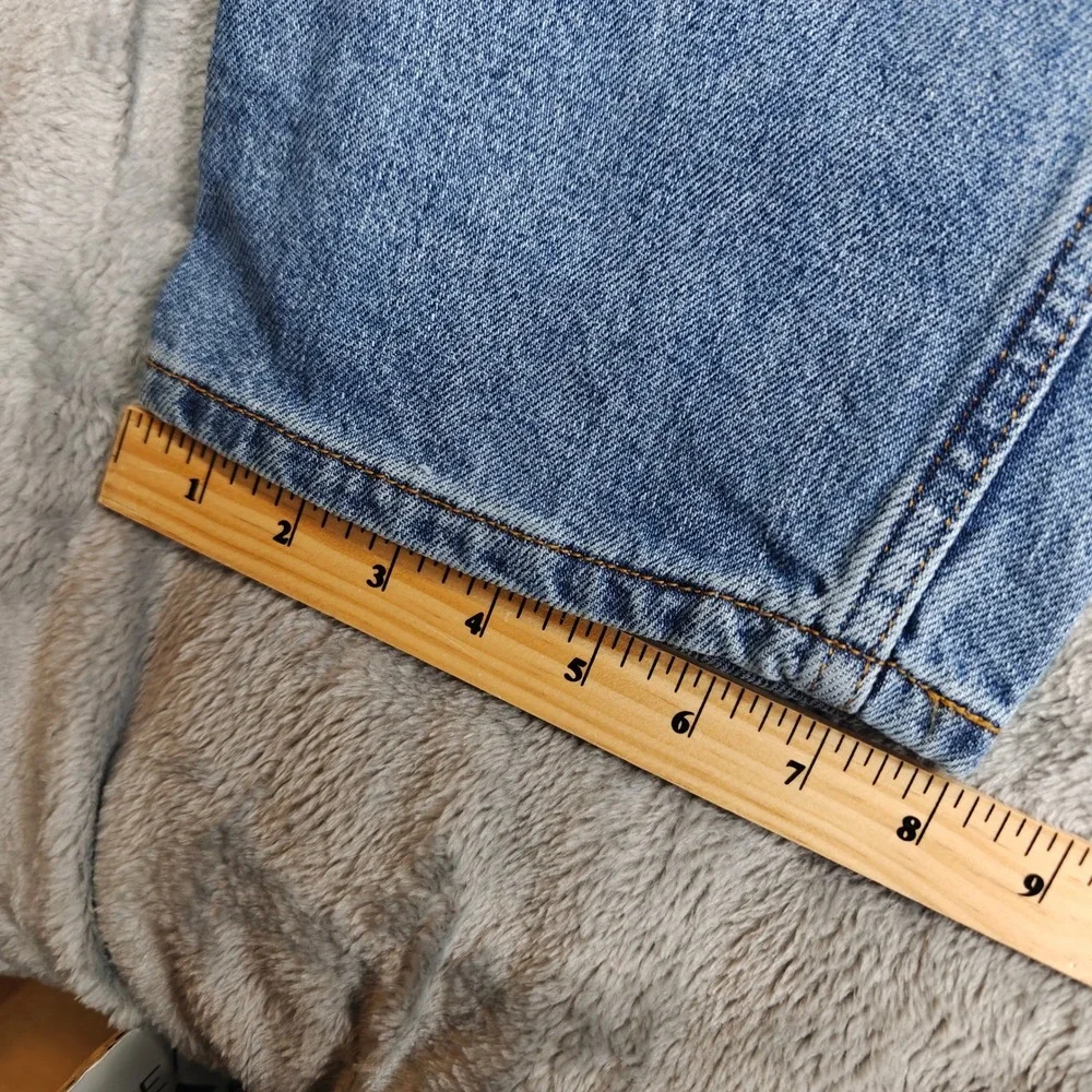 Levis tab out